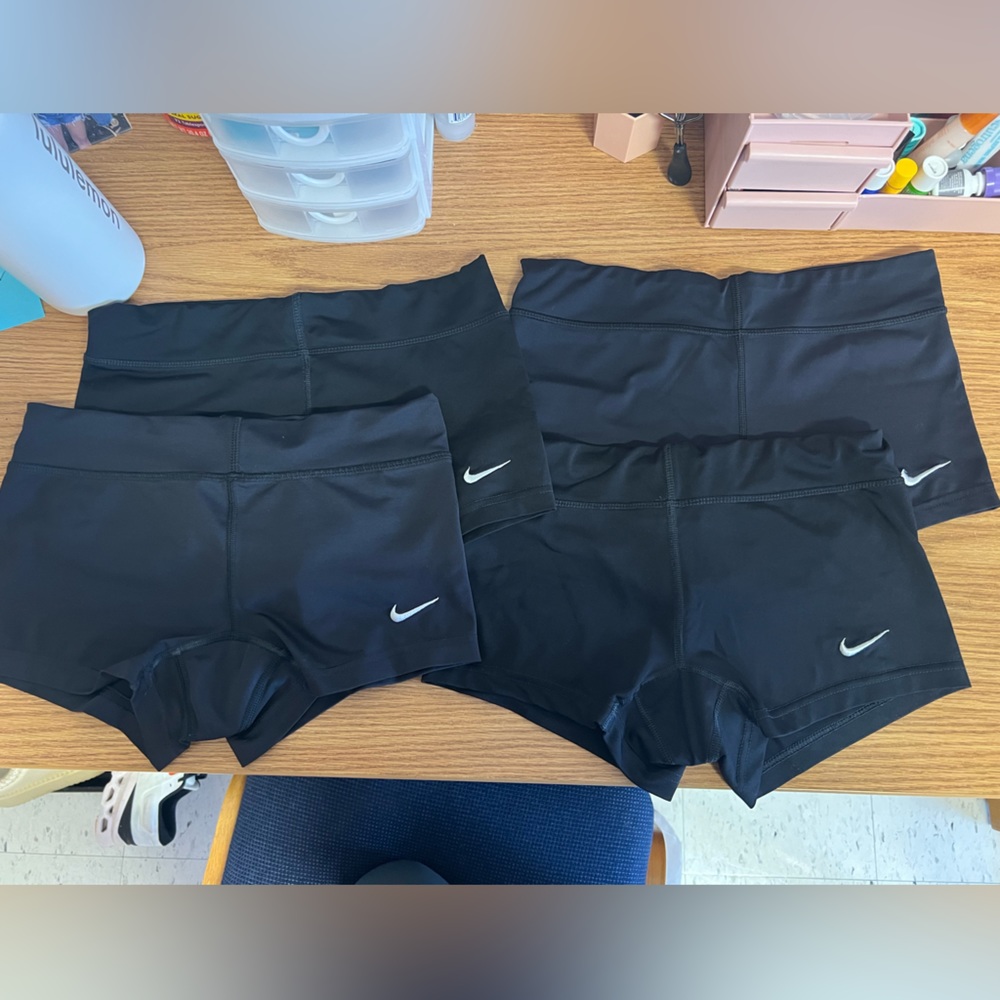 4 BLACK NIKE SPANDEX SIZE XS